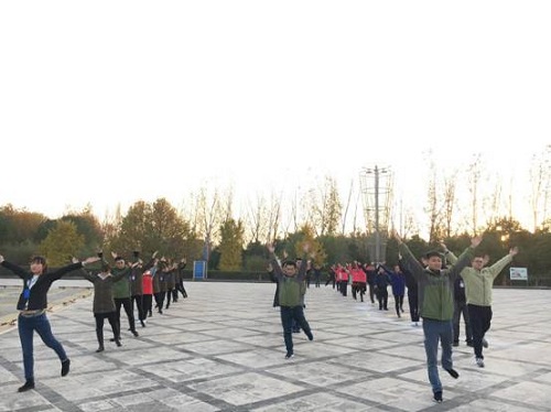 南京科技馆组织员工齐做广播体操