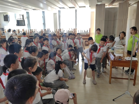 南京科技馆走进梅山小学，科普活动点亮少年科学梦想