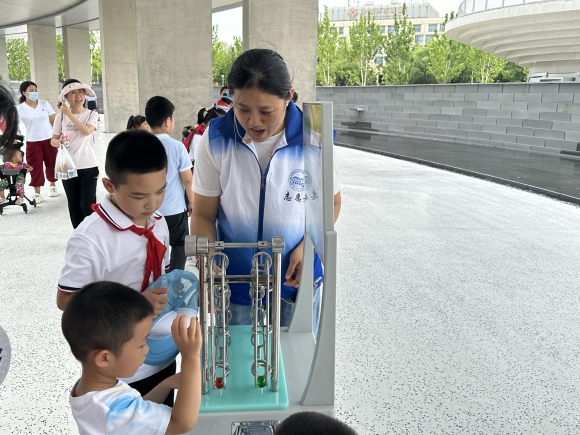 “尊崇宪法 逐梦科技” ——南京科技馆助力南京市中小学生普法和科技夏令营成功启动